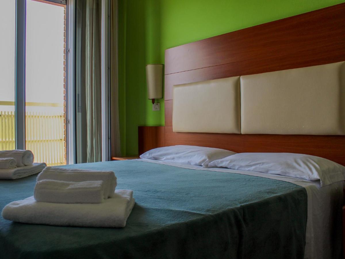 Hotel Helios Beach Milano Marittima Buitenkant foto
