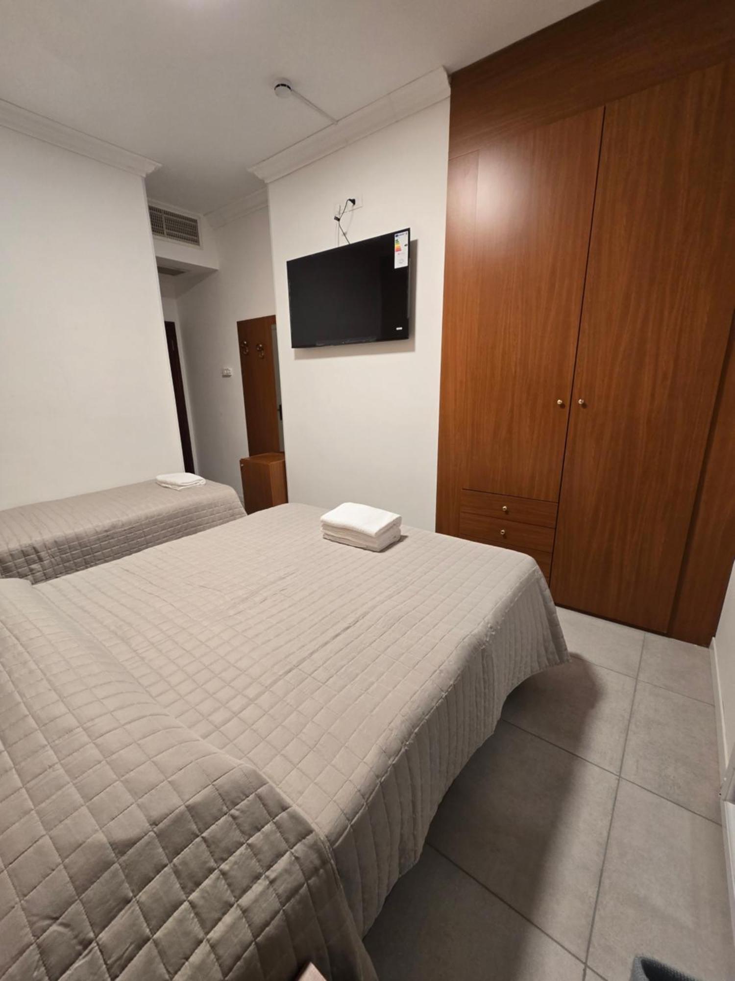 Hotel Helios Beach Milano Marittima Buitenkant foto