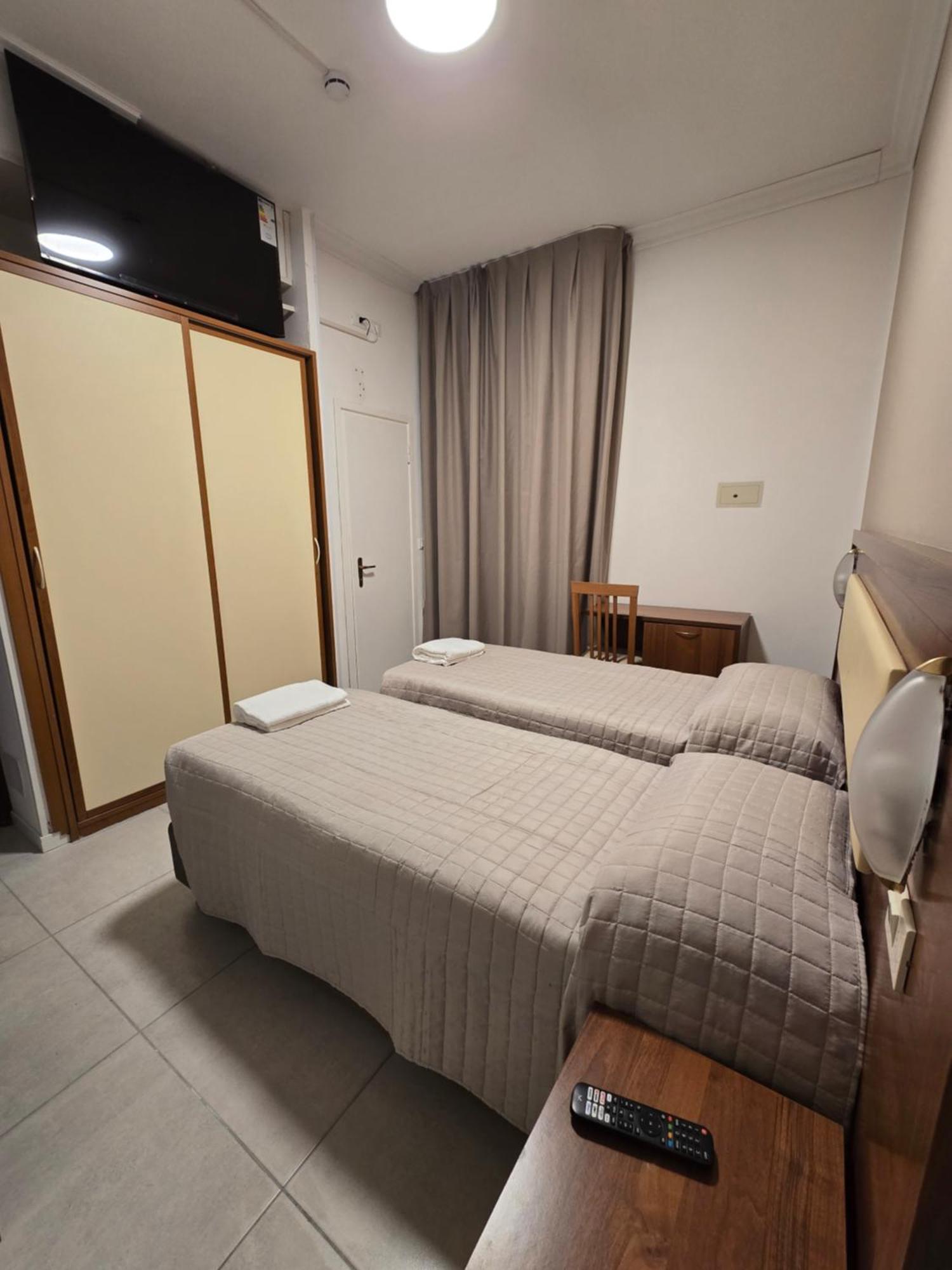 Hotel Helios Beach Milano Marittima Buitenkant foto