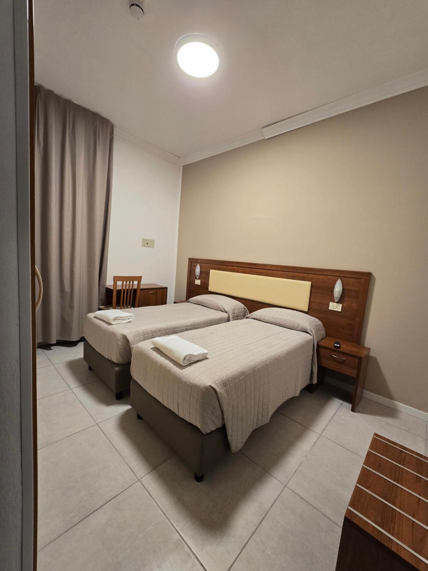 Hotel Helios Beach Milano Marittima Buitenkant foto