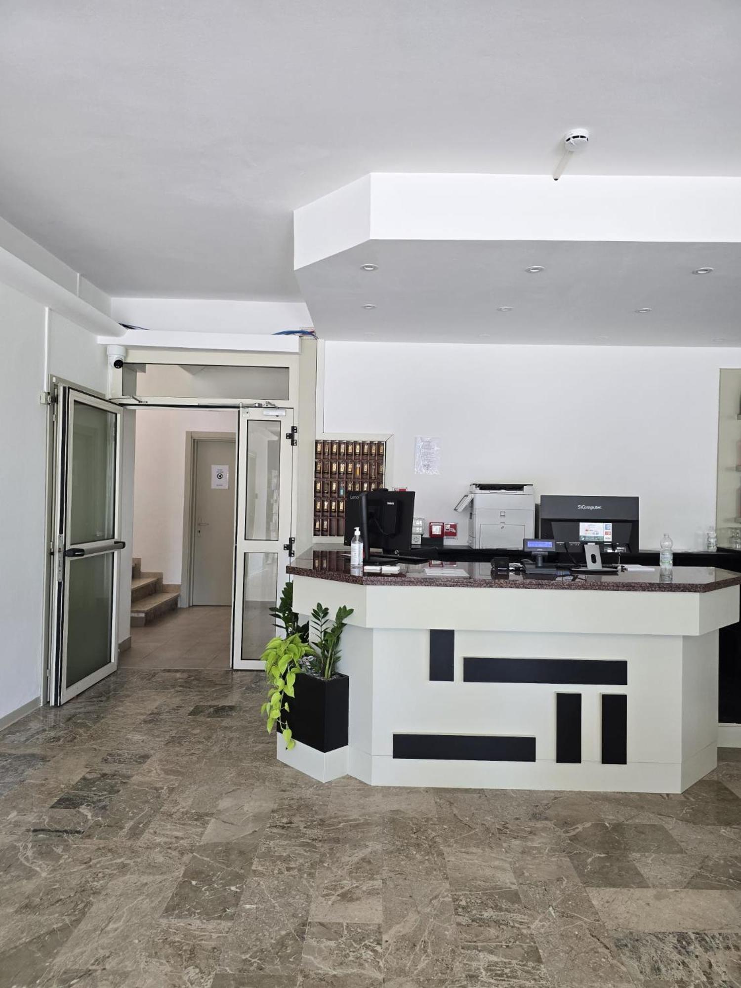 Hotel Helios Beach Milano Marittima Buitenkant foto