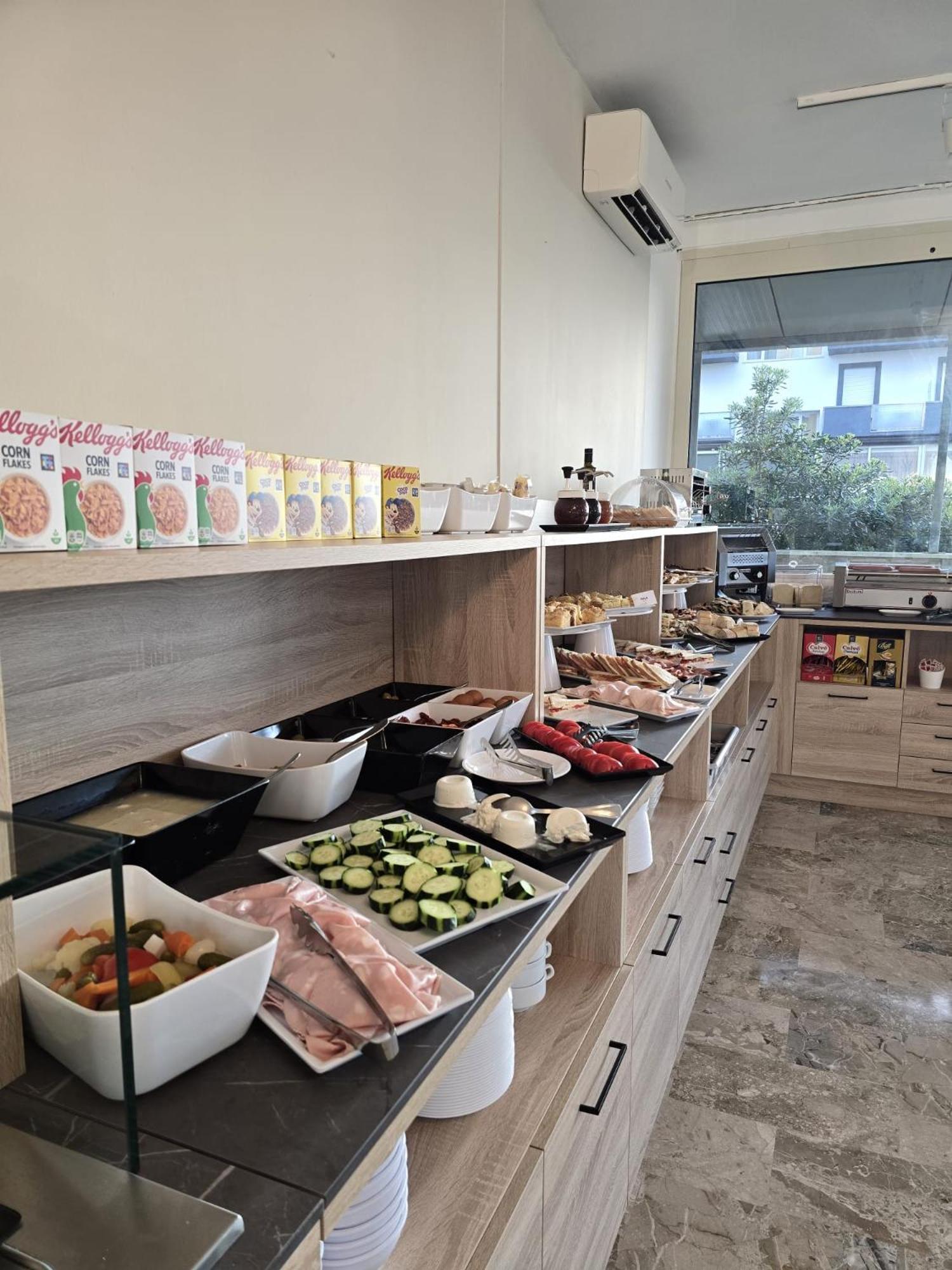 Hotel Helios Beach Milano Marittima Buitenkant foto