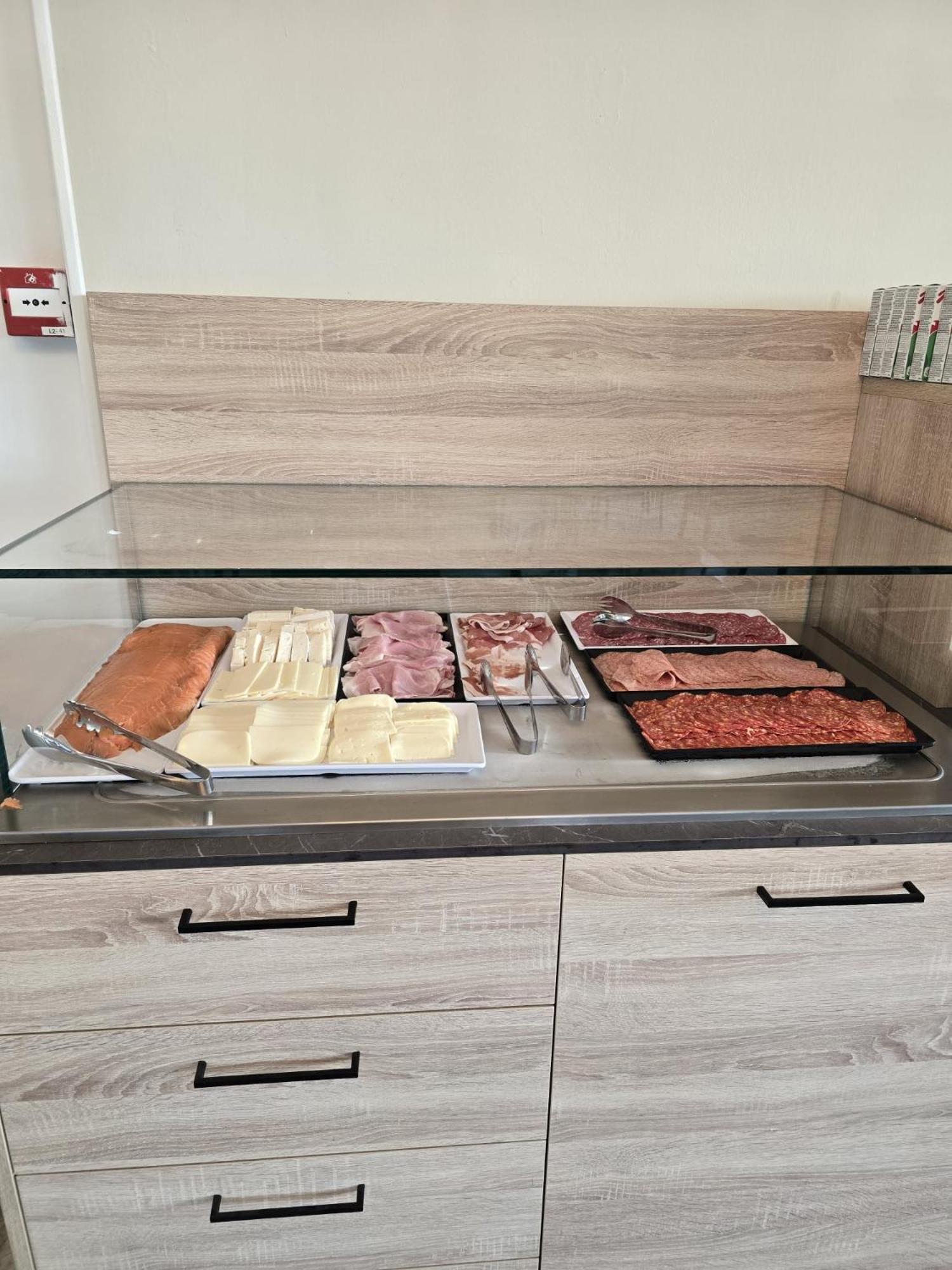 Hotel Helios Beach Milano Marittima Buitenkant foto