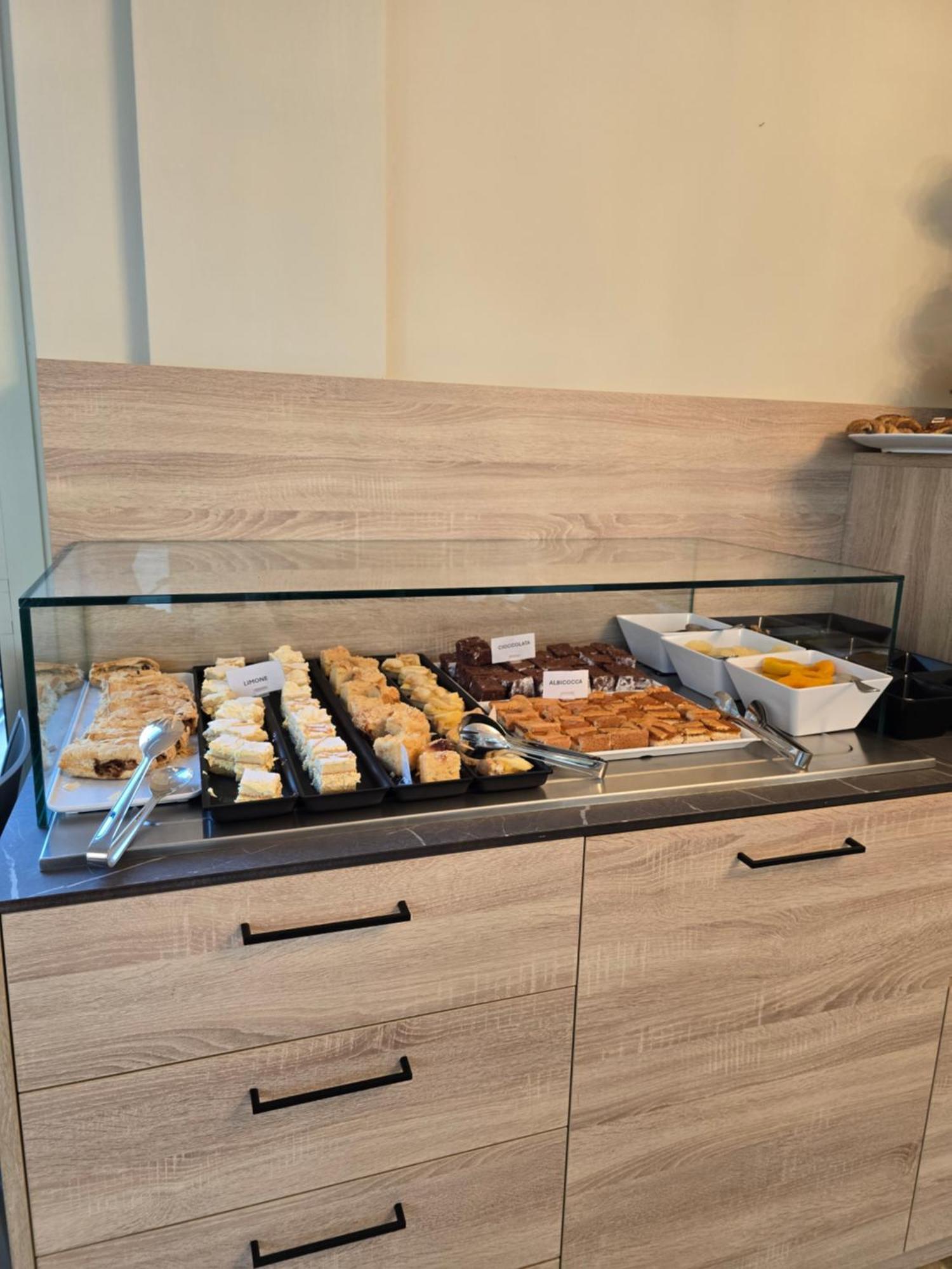 Hotel Helios Beach Milano Marittima Buitenkant foto