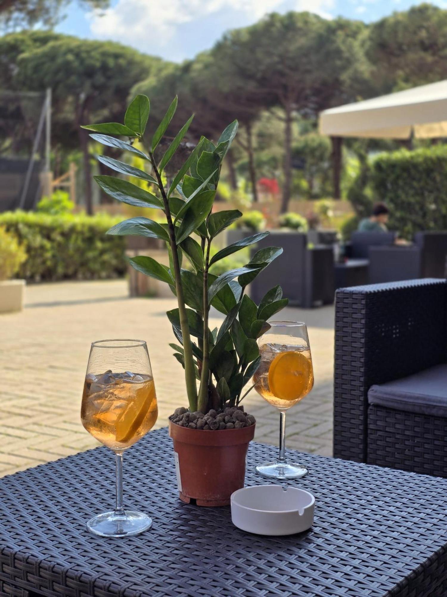 Hotel Helios Beach Milano Marittima Buitenkant foto