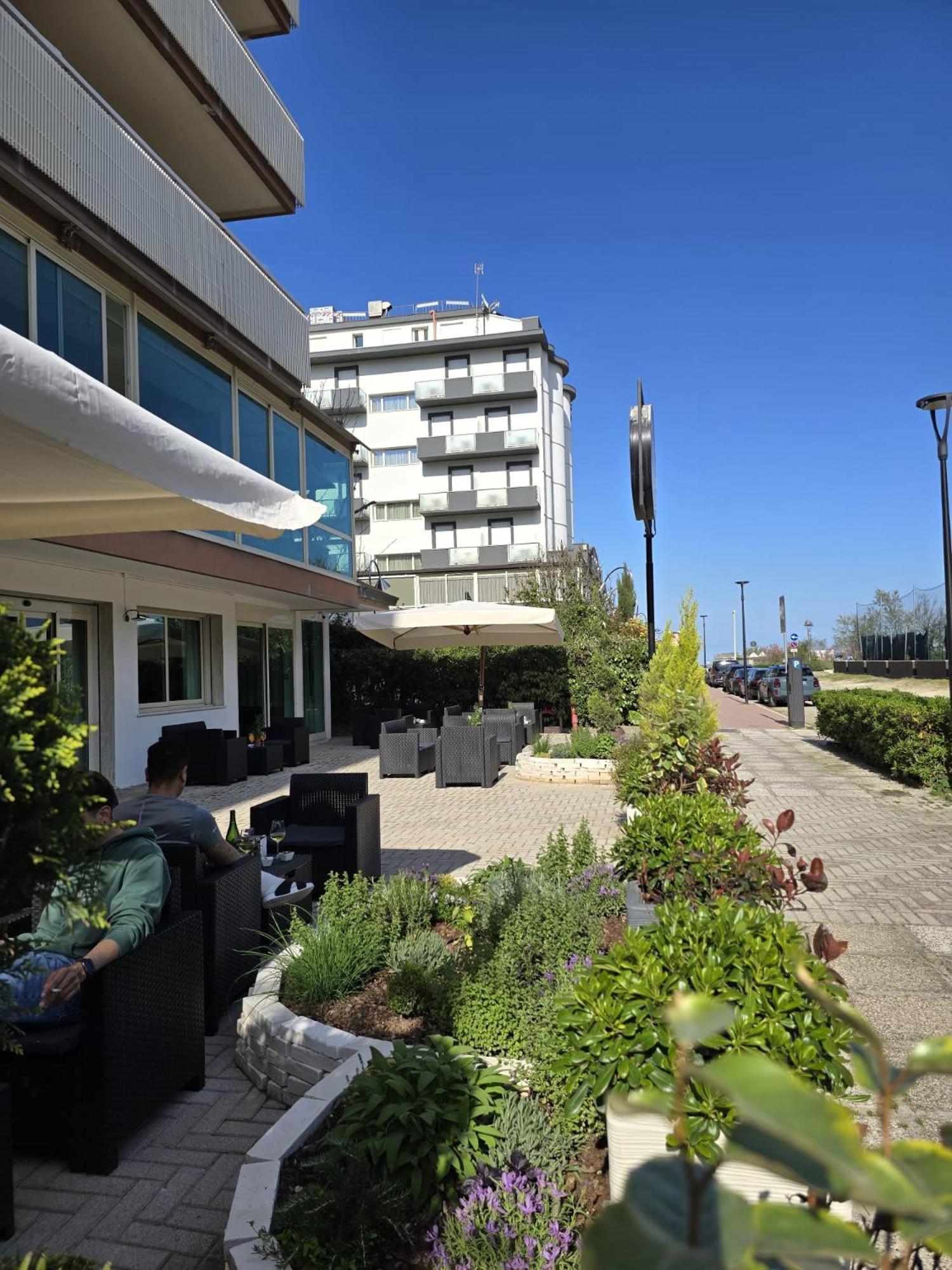 Hotel Helios Beach Milano Marittima Buitenkant foto