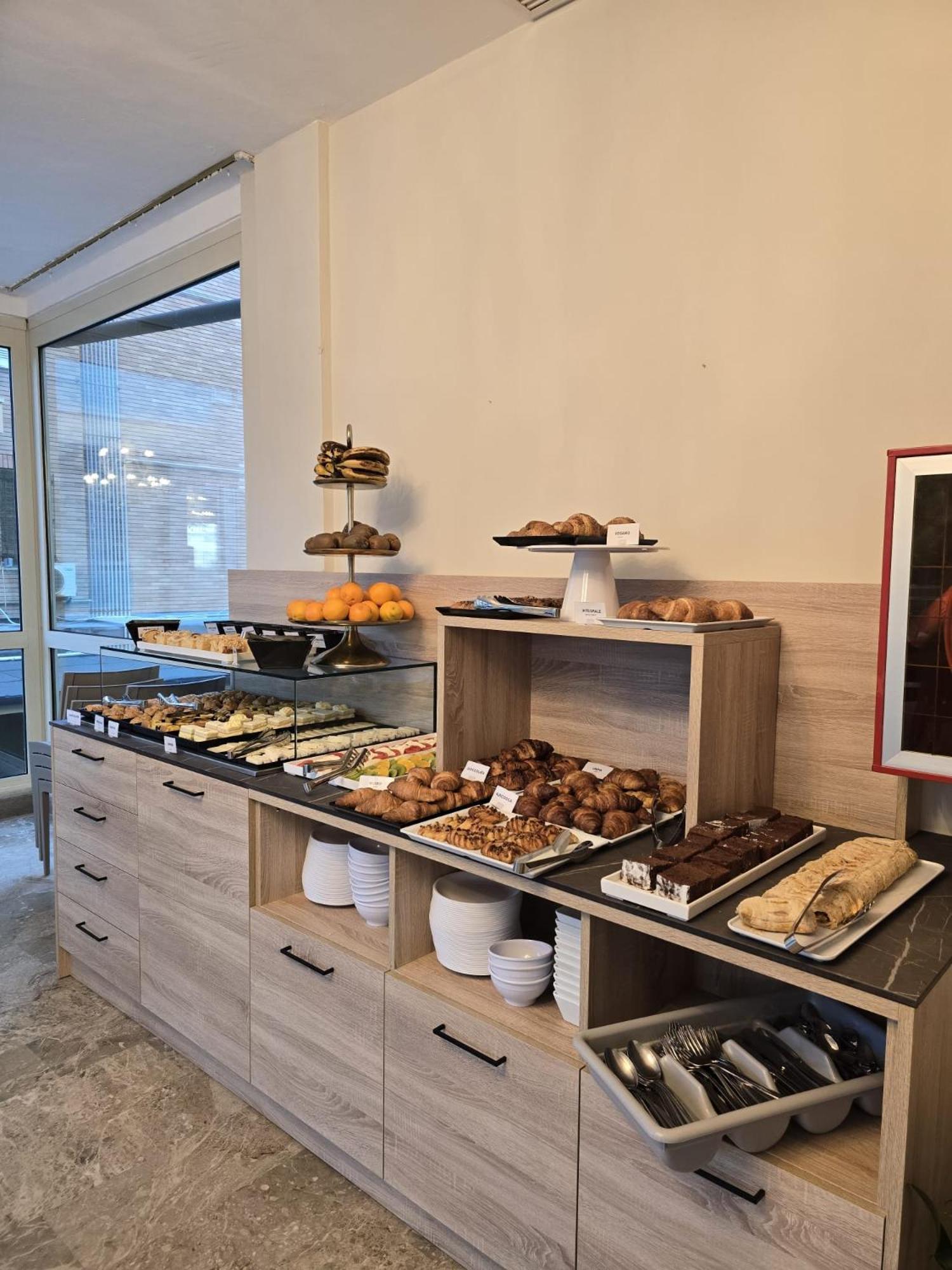 Hotel Helios Beach Milano Marittima Buitenkant foto
