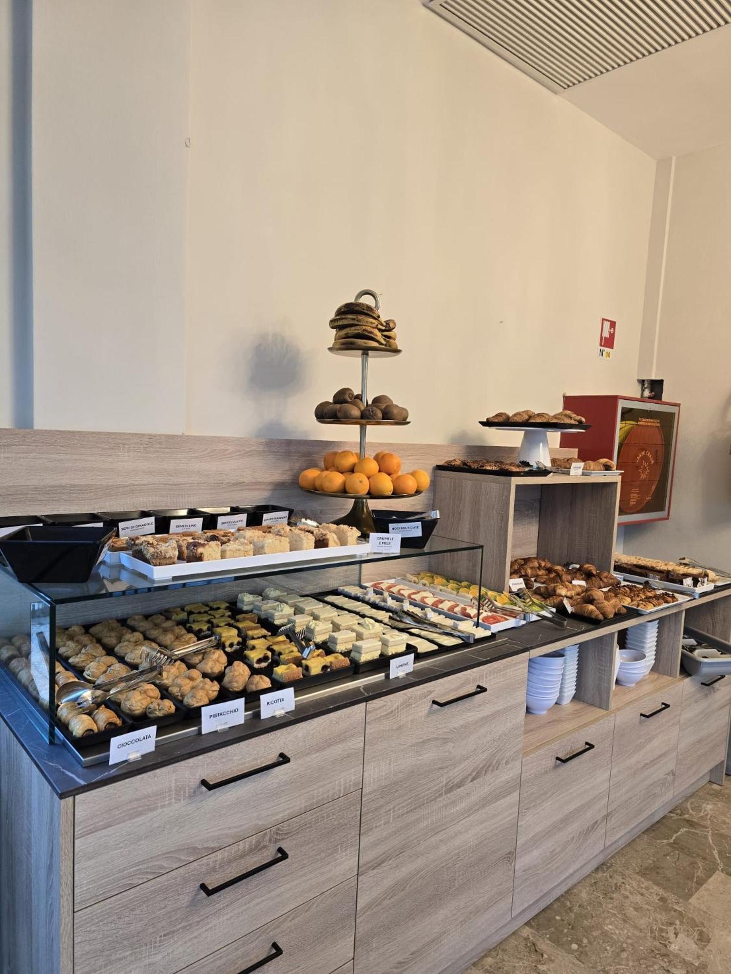 Hotel Helios Beach Milano Marittima Buitenkant foto
