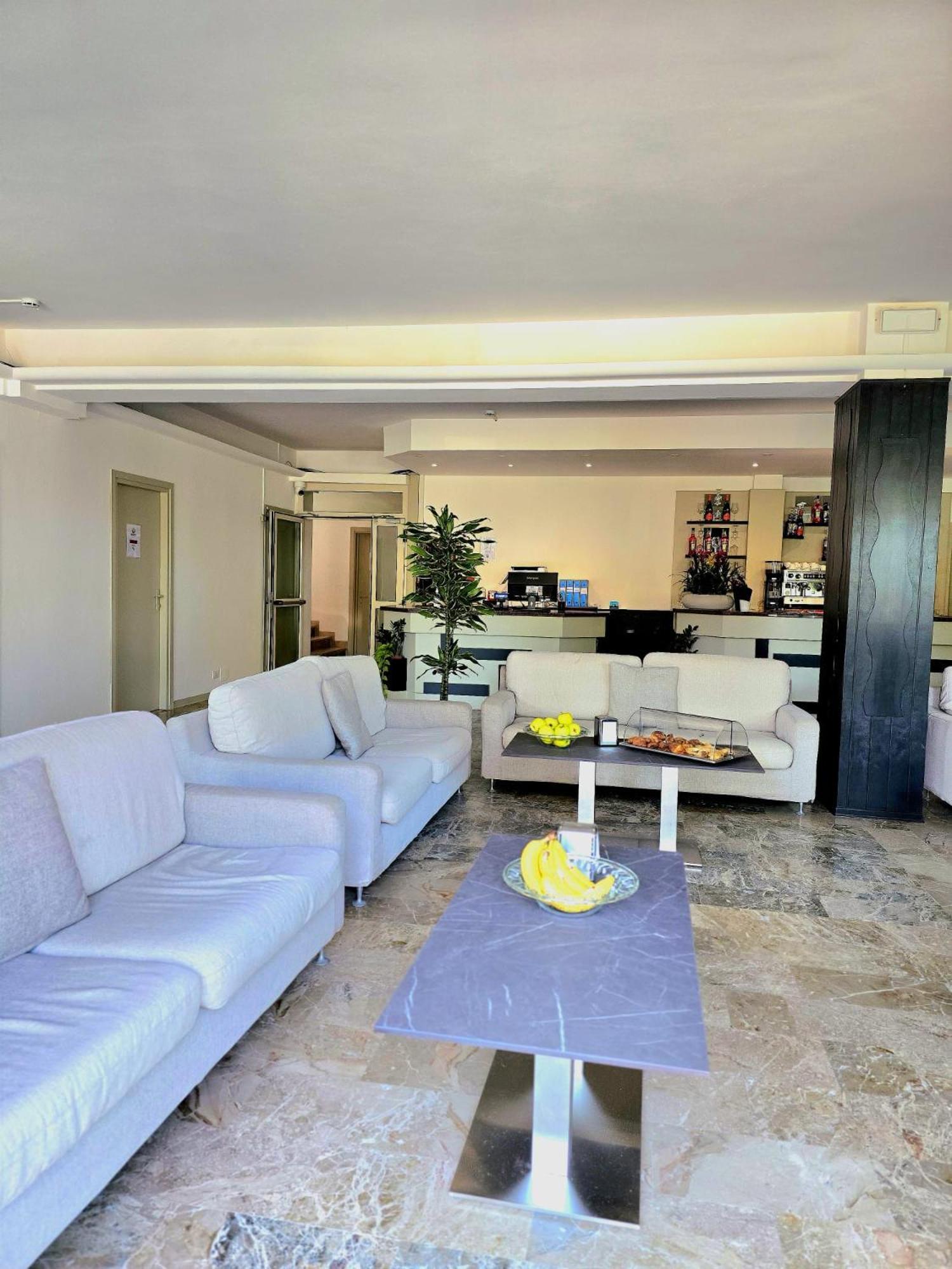 Hotel Helios Beach Milano Marittima Buitenkant foto